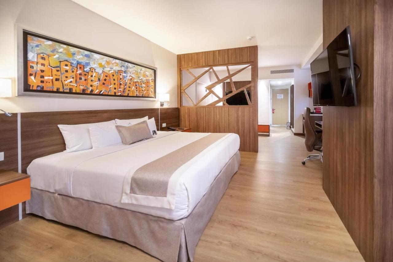 Metria Hotel León de los Aldamas Extérieur photo Deluxe Room