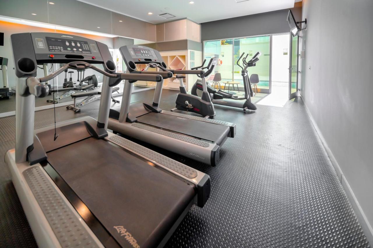 Metria Hotel León de los Aldamas Extérieur photo A gym at a hotel