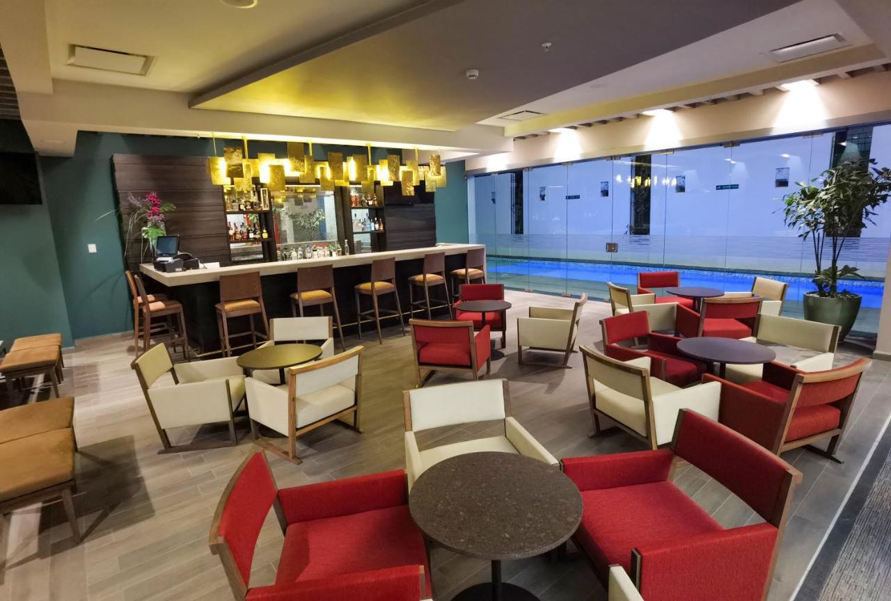 Metria Hotel León de los Aldamas Extérieur photo The lounge at the airport