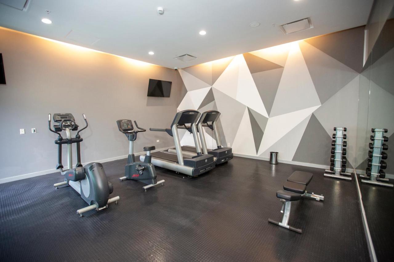 Metria Hotel León de los Aldamas Extérieur photo The gym at the hotel