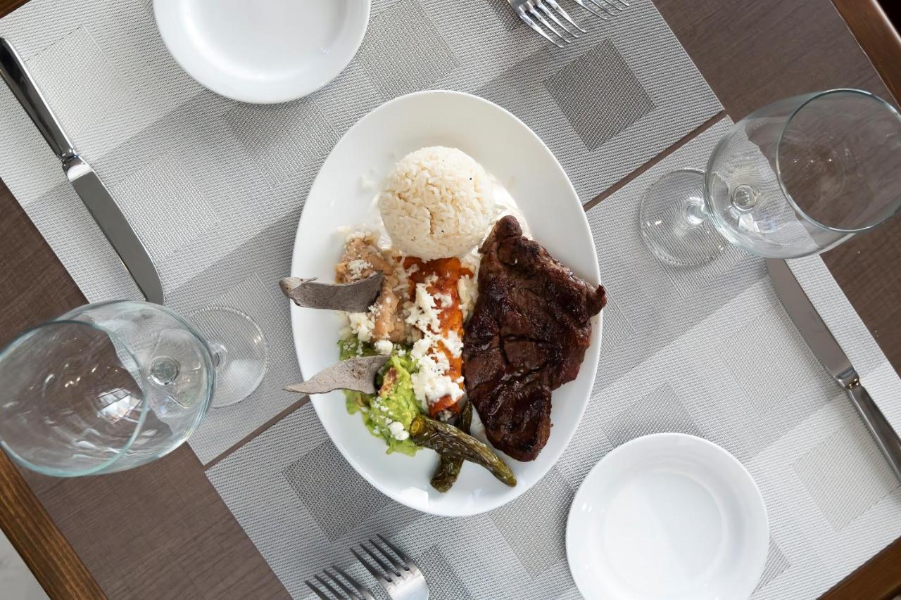 Metria Hotel León de los Aldamas Extérieur photo A plate of Greek food