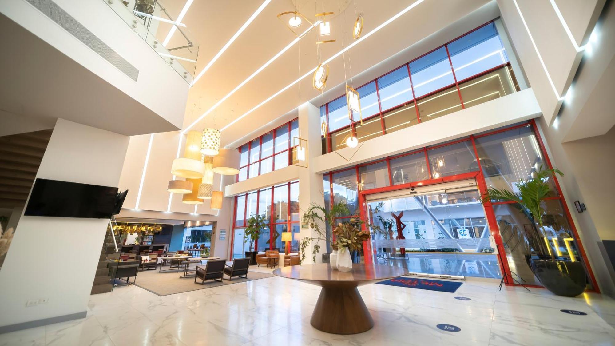 Metria Hotel León de los Aldamas Extérieur photo Lobby