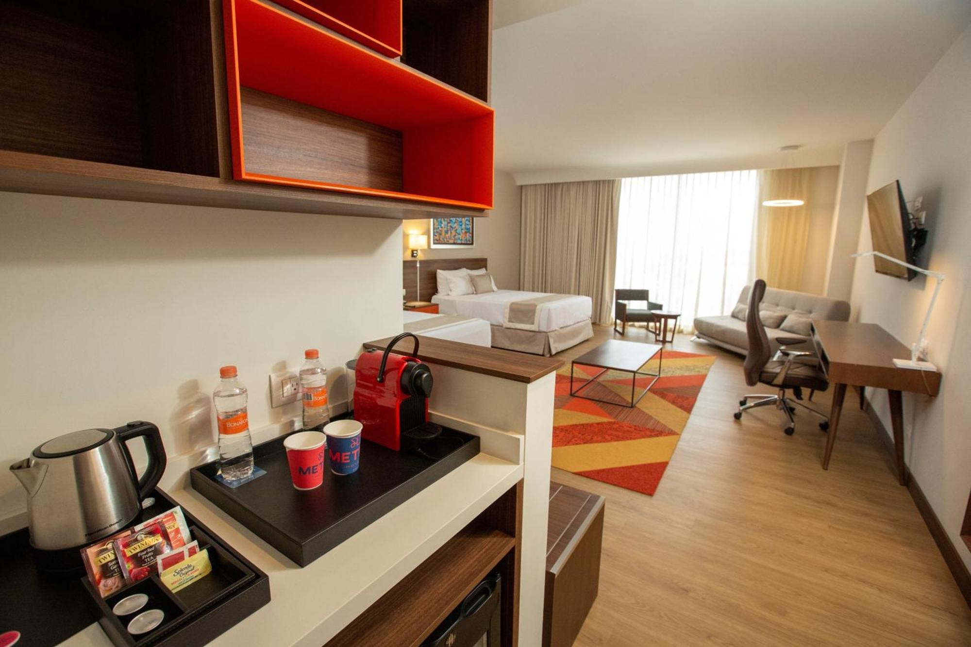 Metria Hotel León de los Aldamas Extérieur photo A typical studio room at a Residence Inn