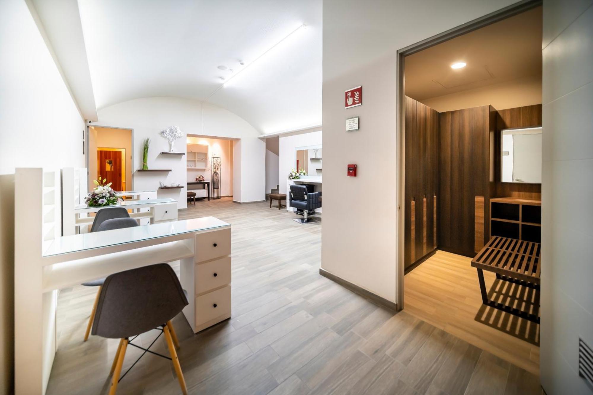 Metria Hotel León de los Aldamas Extérieur photo A typical apartment at the complex